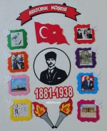 ATATÜRK KÖŞESİ ZEMİNSİZ RENKLİ ÇERÇEVE