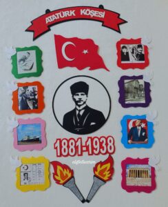ATATÜRK KÖŞESİ ZEMİNSİZ RENKLİ ÇERÇEVE